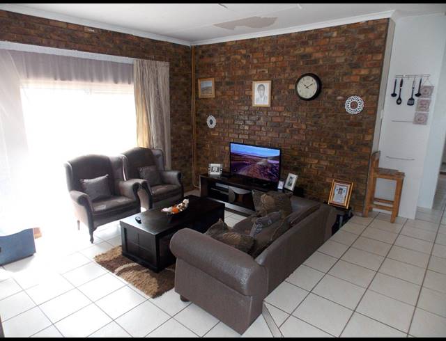 3 BEDROOM HOUSE SOLD IN THE ORCHARDS
